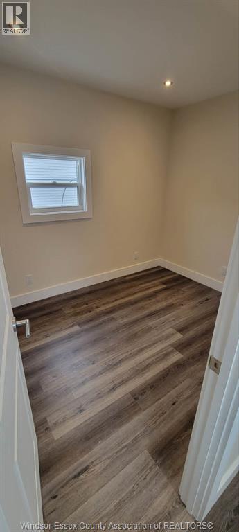 22 ROBIN CRESCENT - 4