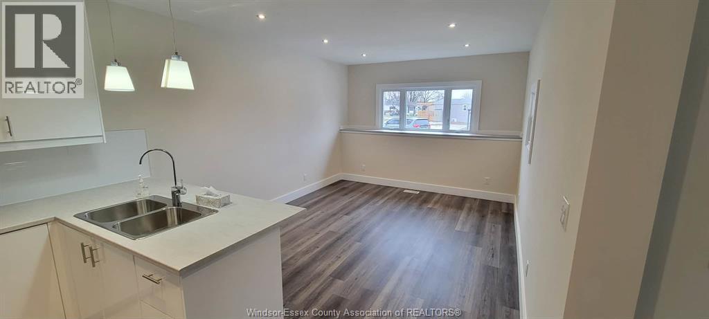 22 ROBIN CRESCENT - 7