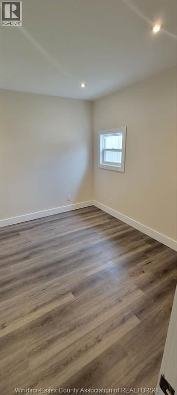 22 ROBIN CRESCENT - 9