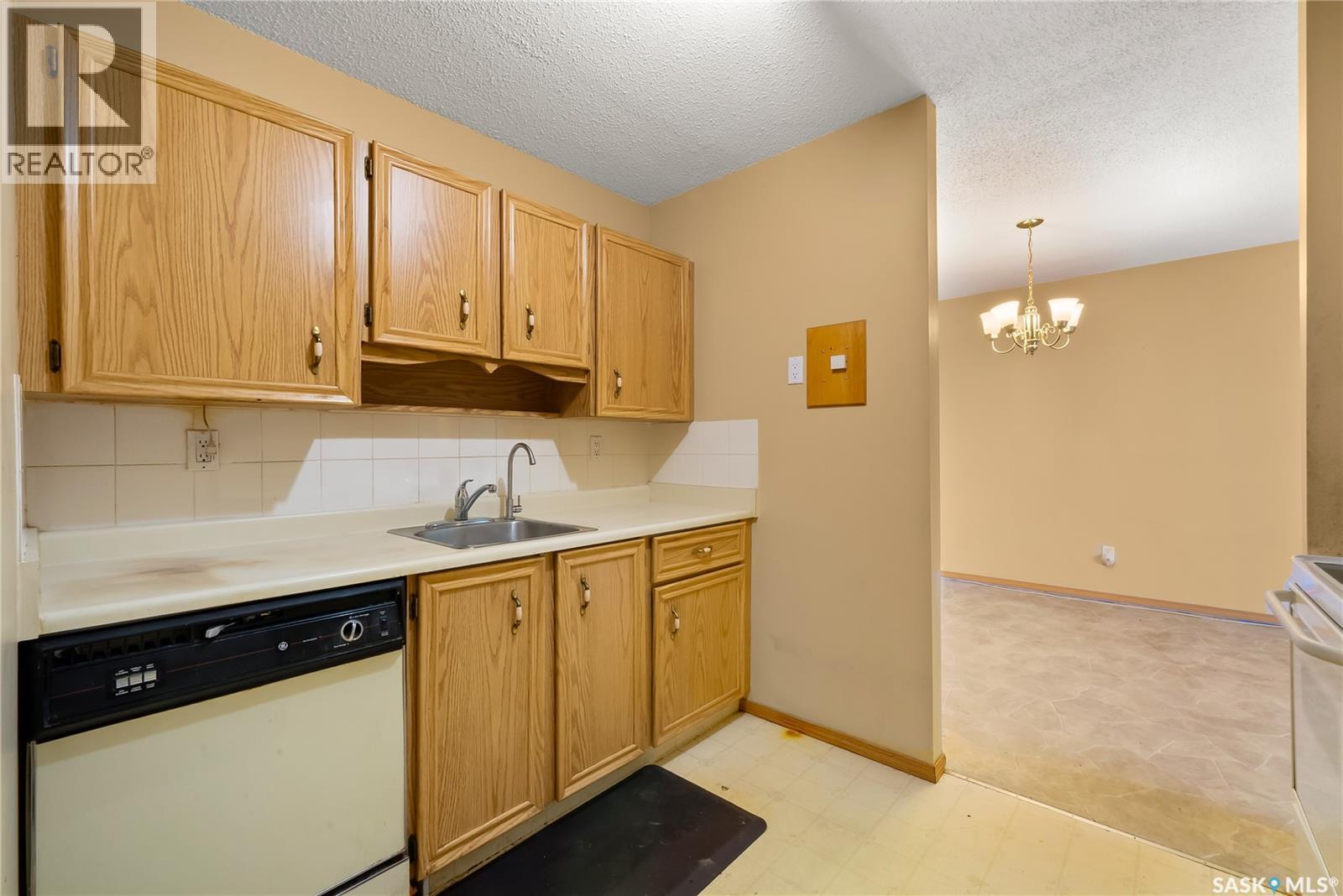 #304 4615 Rae STREET - 5