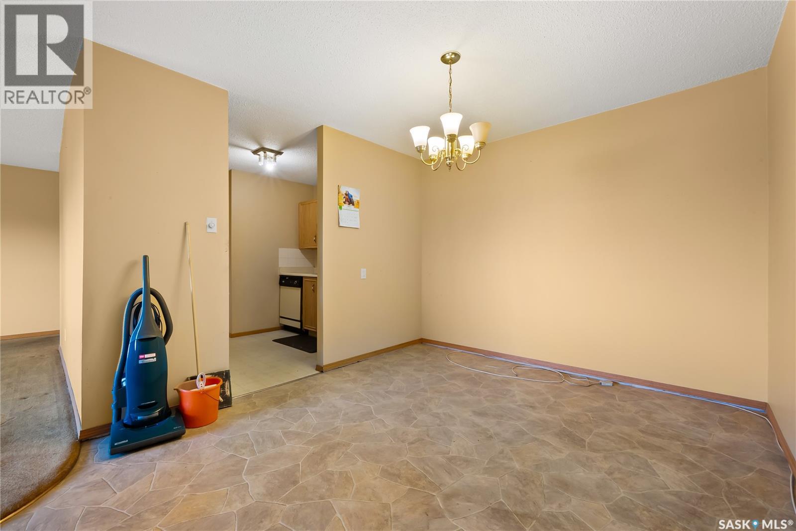 #304 4615 Rae STREET - 8