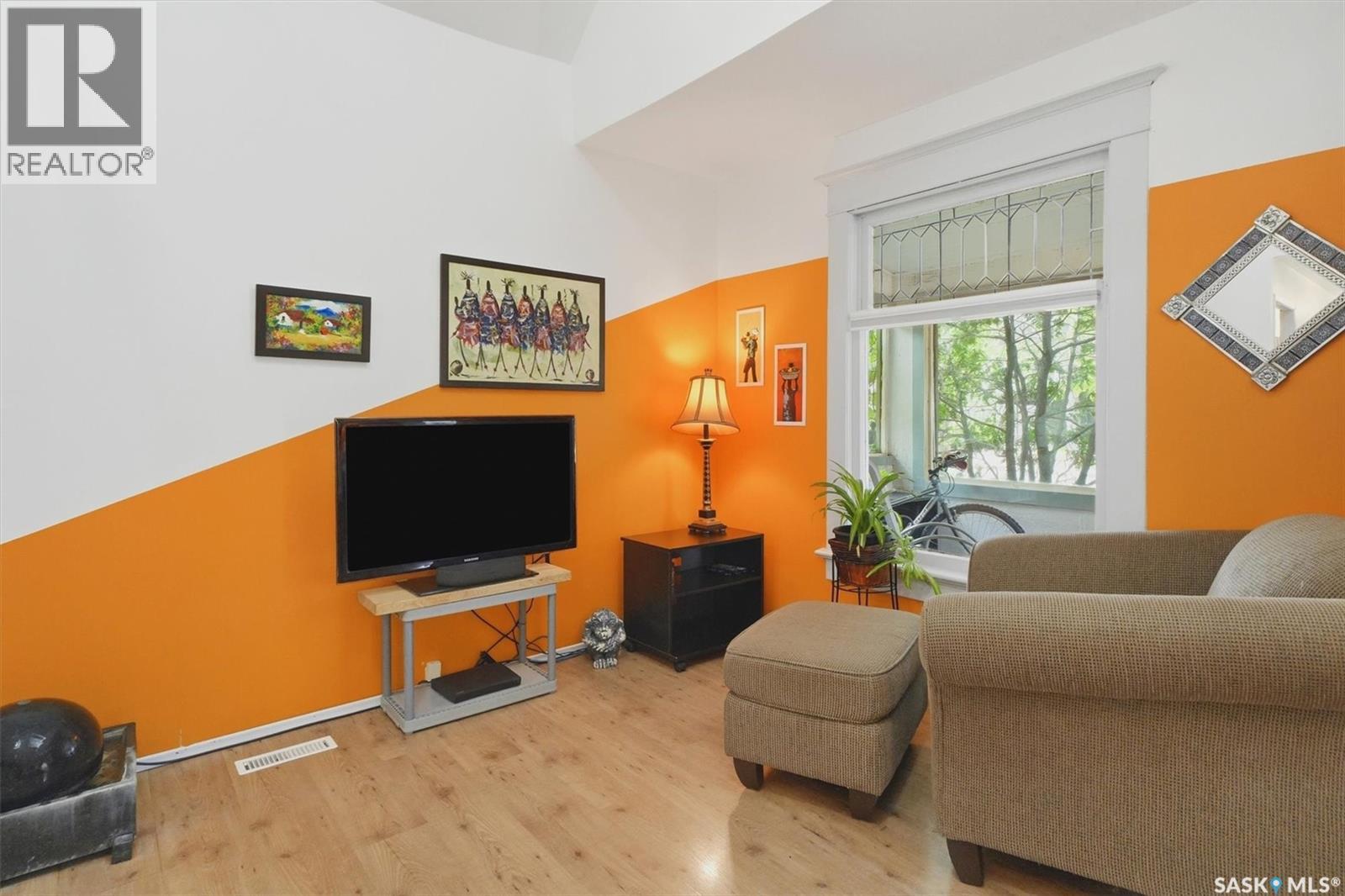 1003 6TH STREET E - 11