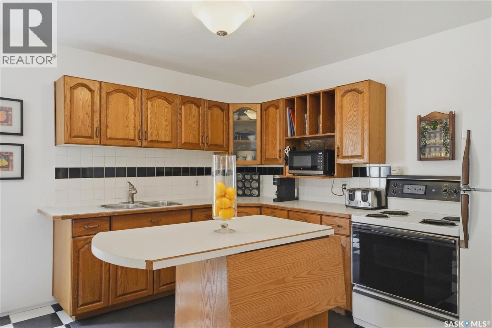 1003 6TH STREET E - 16