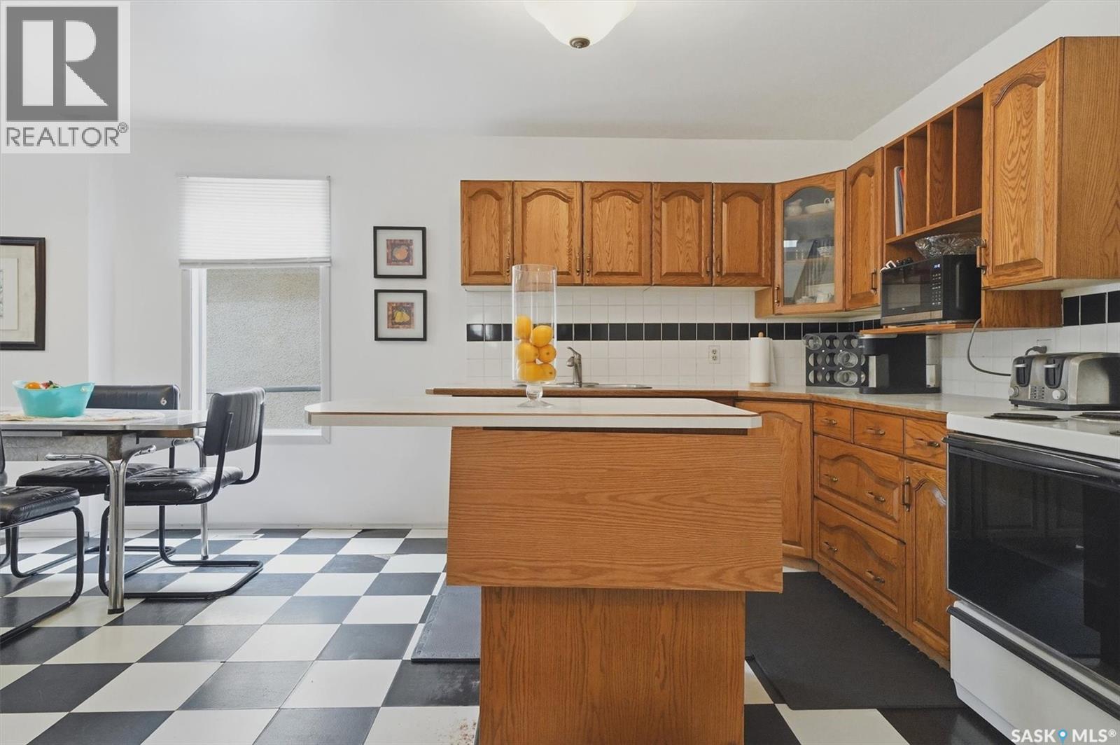1003 6TH STREET E - 17