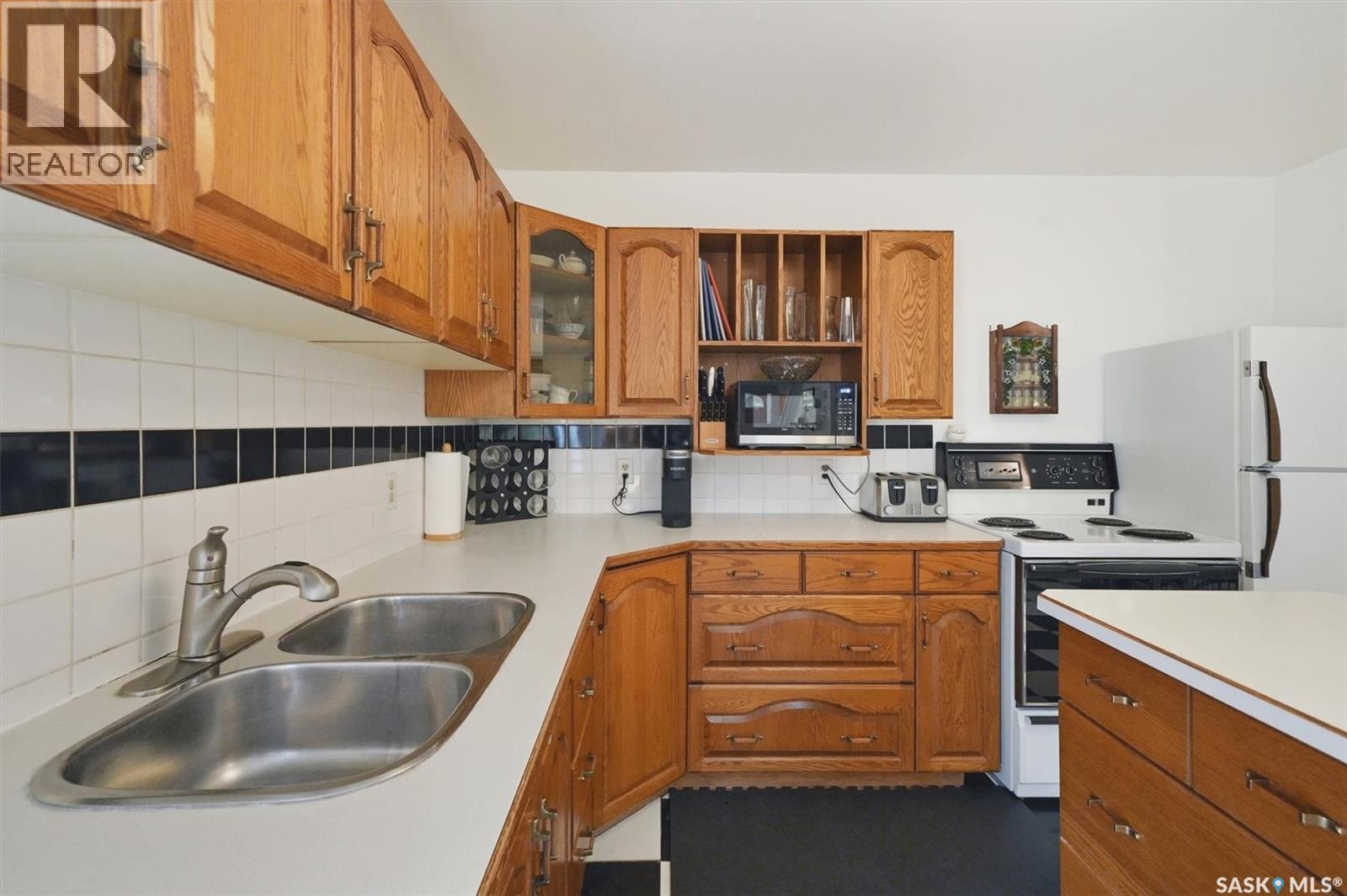 1003 6TH STREET E - 18