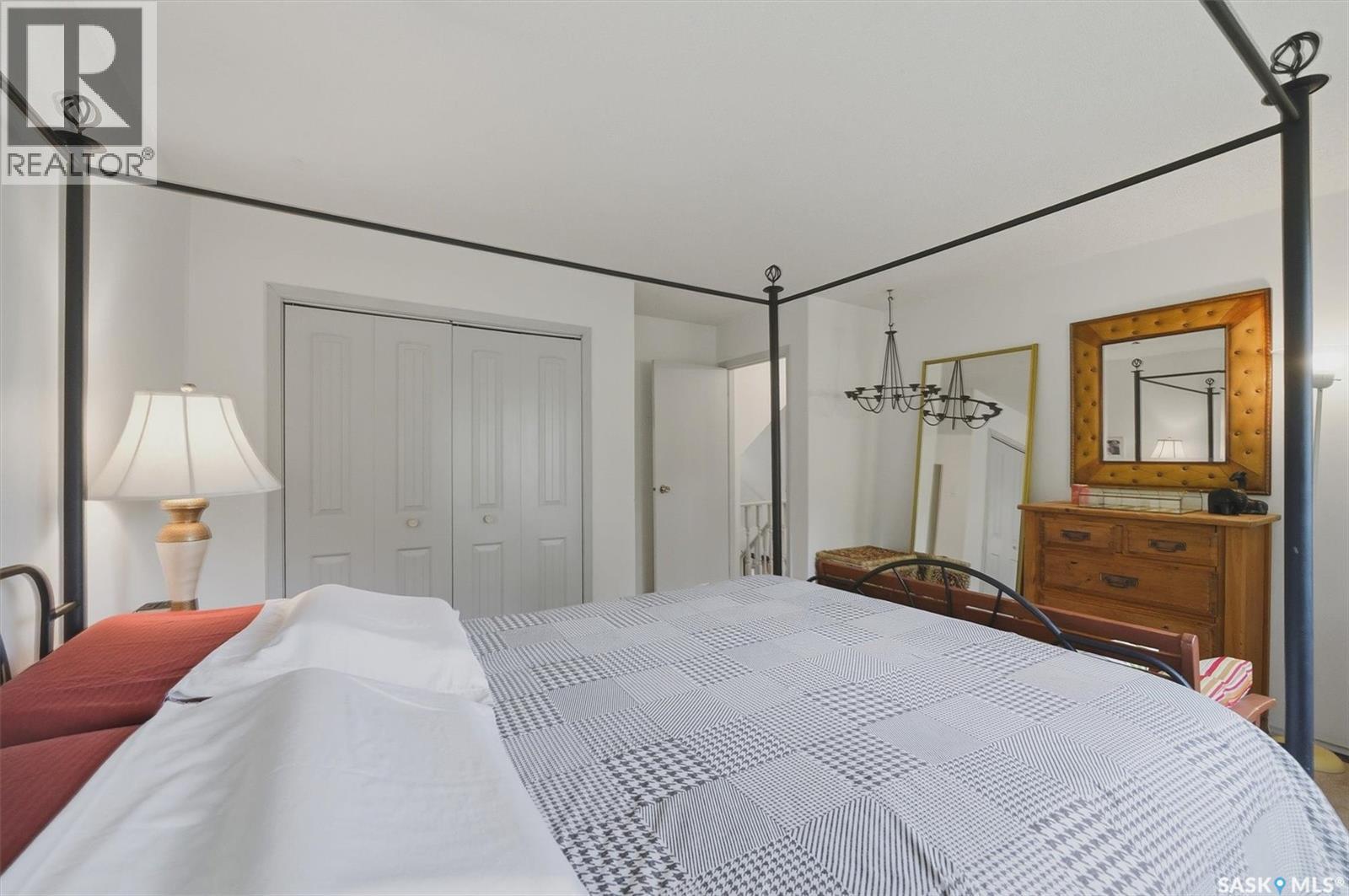 1003 6TH STREET E - 24