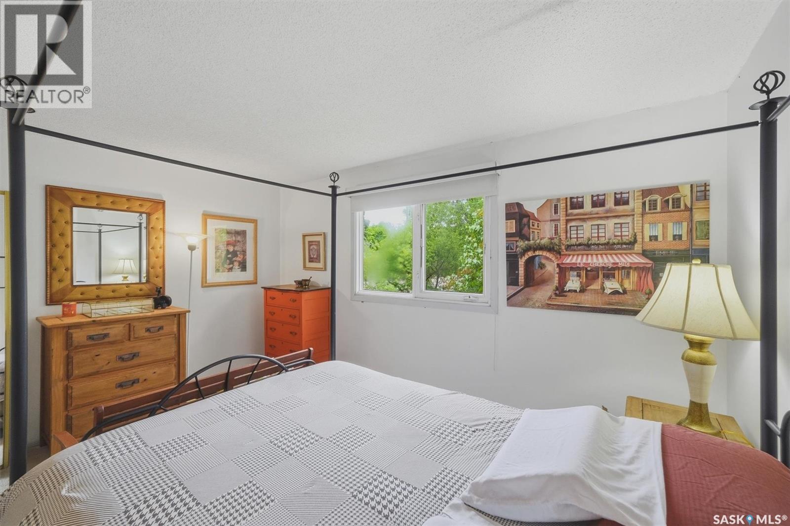 1003 6TH STREET E - 25