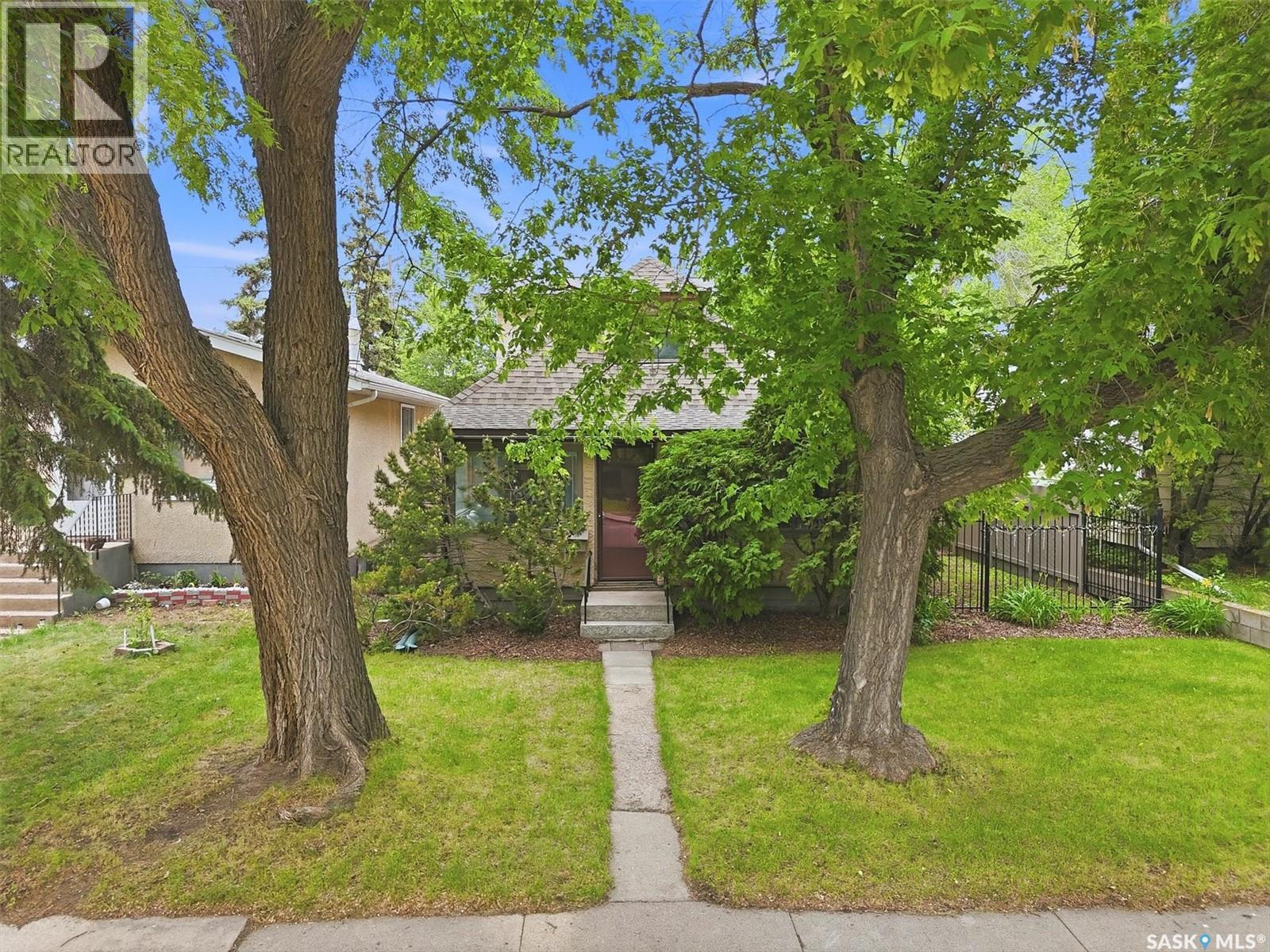 1003 6TH STREET E - 38