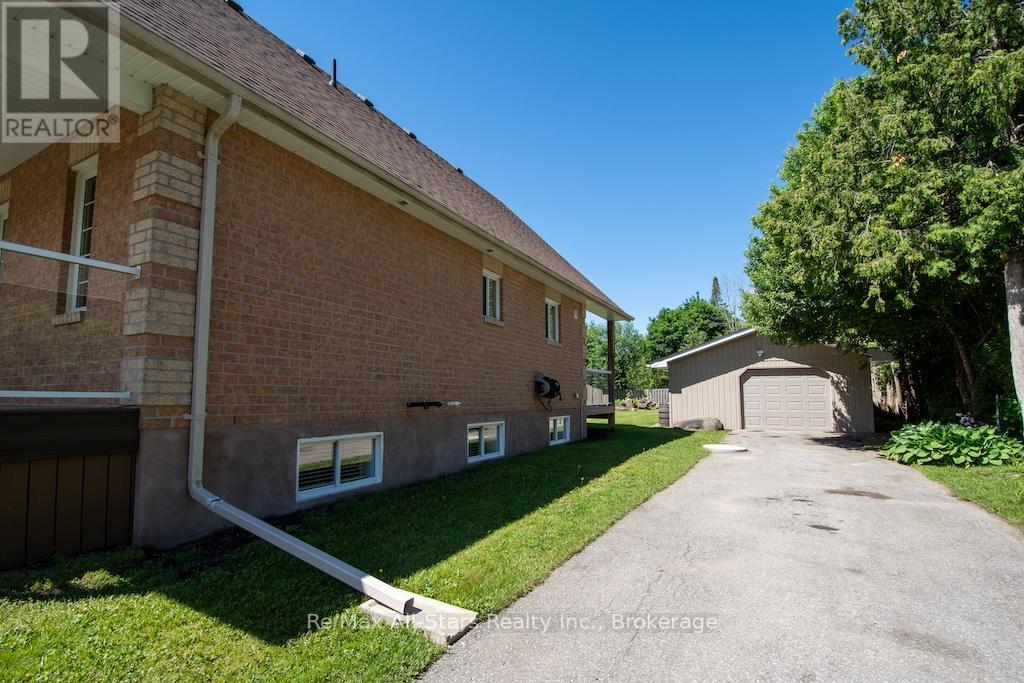 48 BRULE LAKEWAY - 35