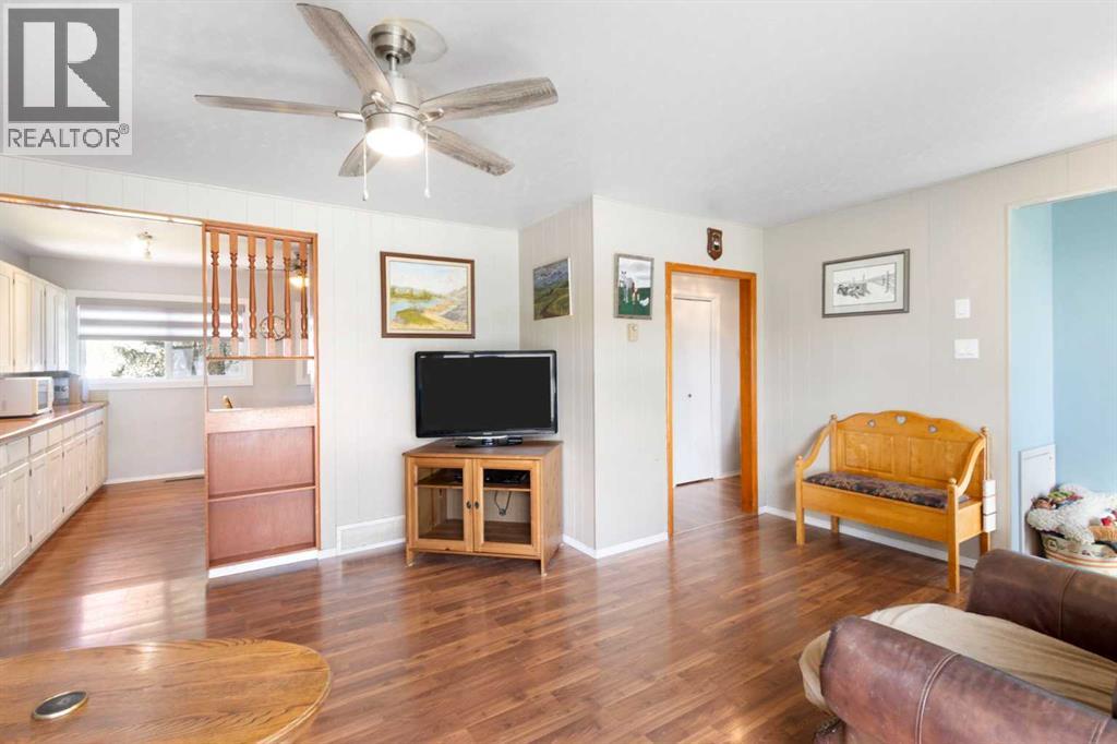 1622 Strathcona Street - 4