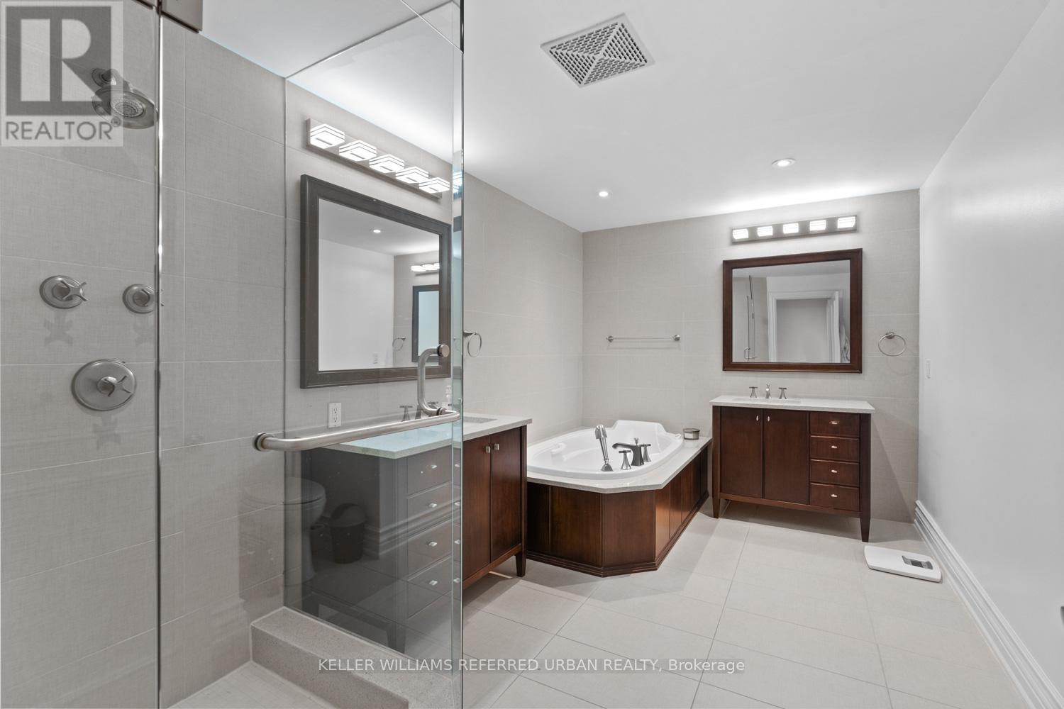 #1802 38 AVENUE ROAD - 17