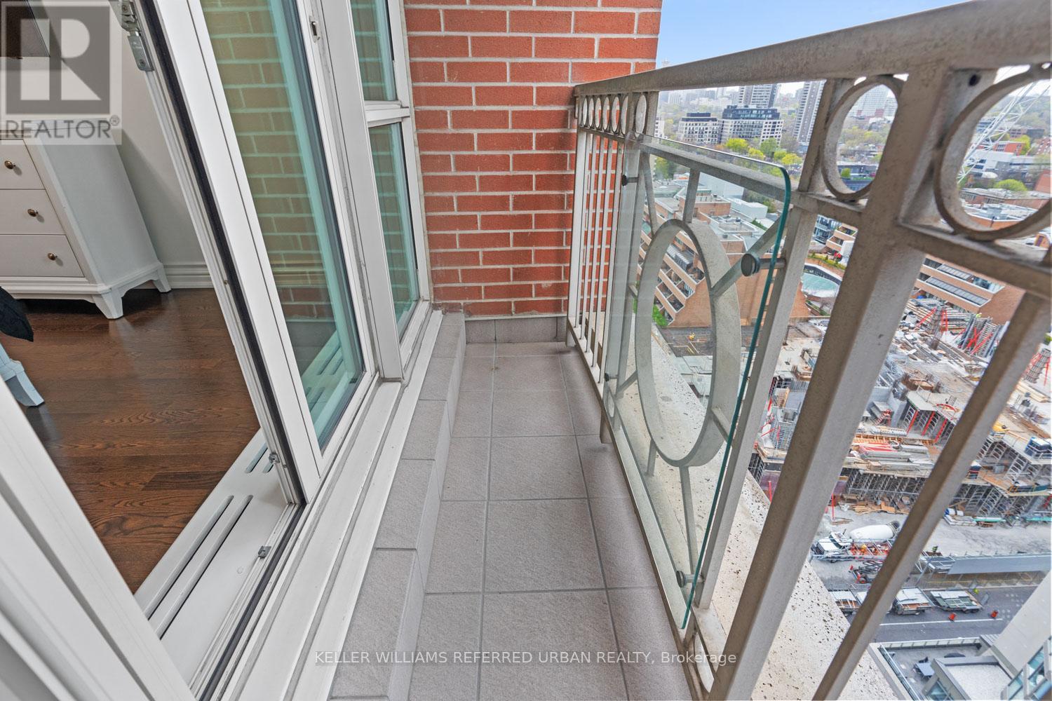 #1802 38 AVENUE ROAD - 16