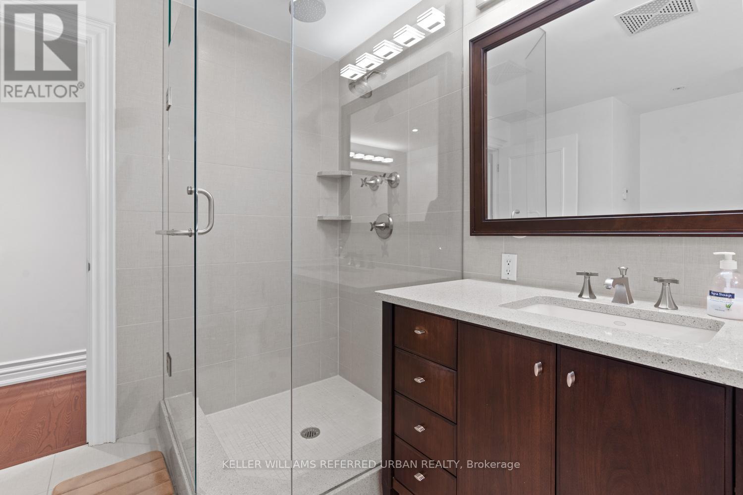 #1802 38 AVENUE ROAD - 20