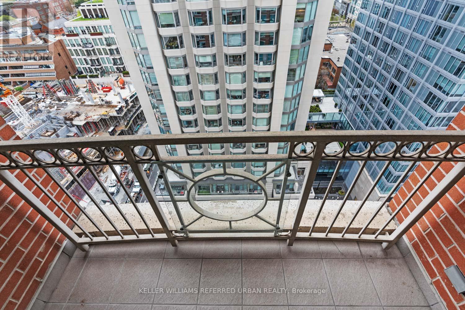 #1802 38 AVENUE ROAD - 15