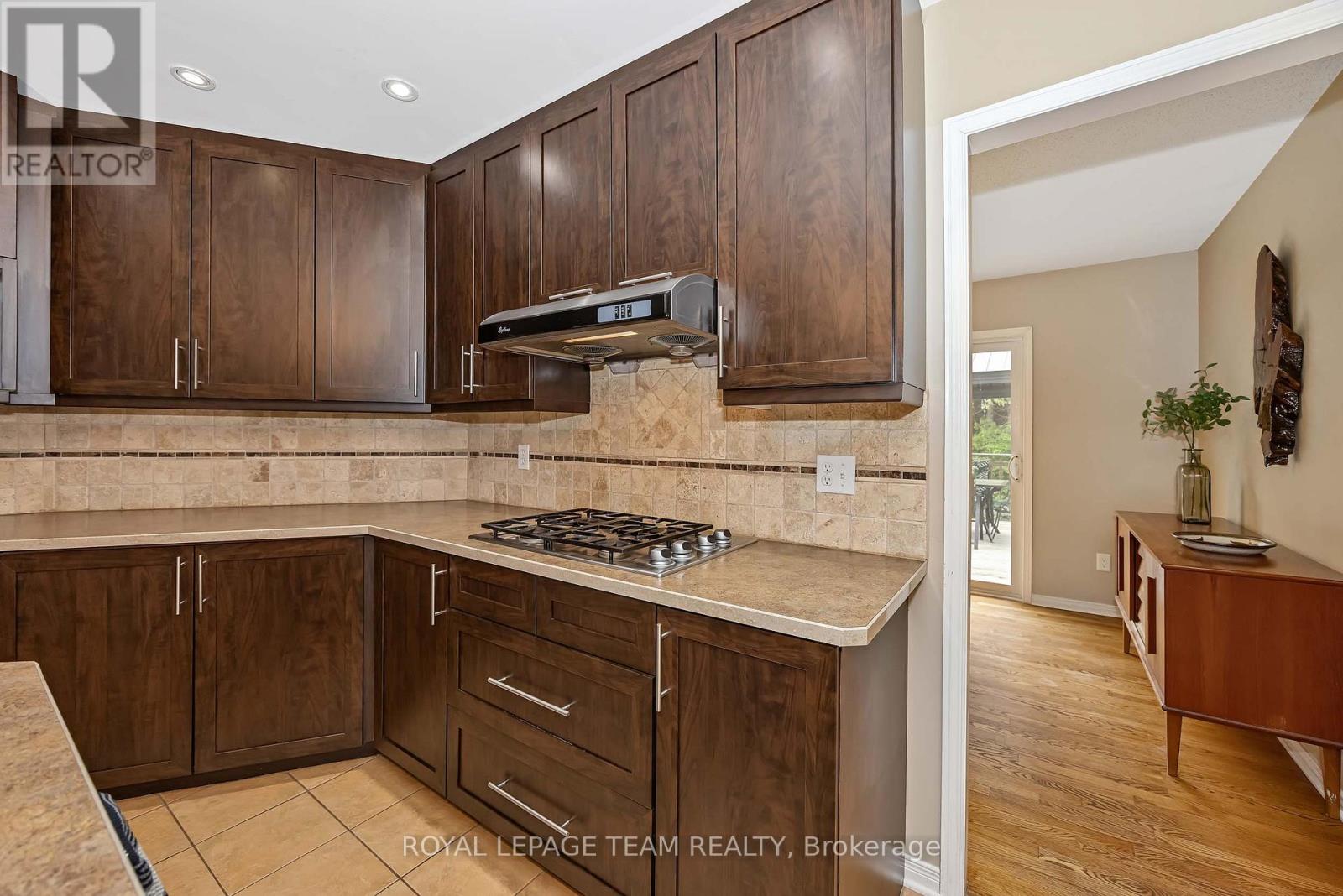 3 Bed, 3 Bath House for Sale in Ottawa – 6515 WADDION DRIVE, Ottawa – MLS# X13446018 - Image 12