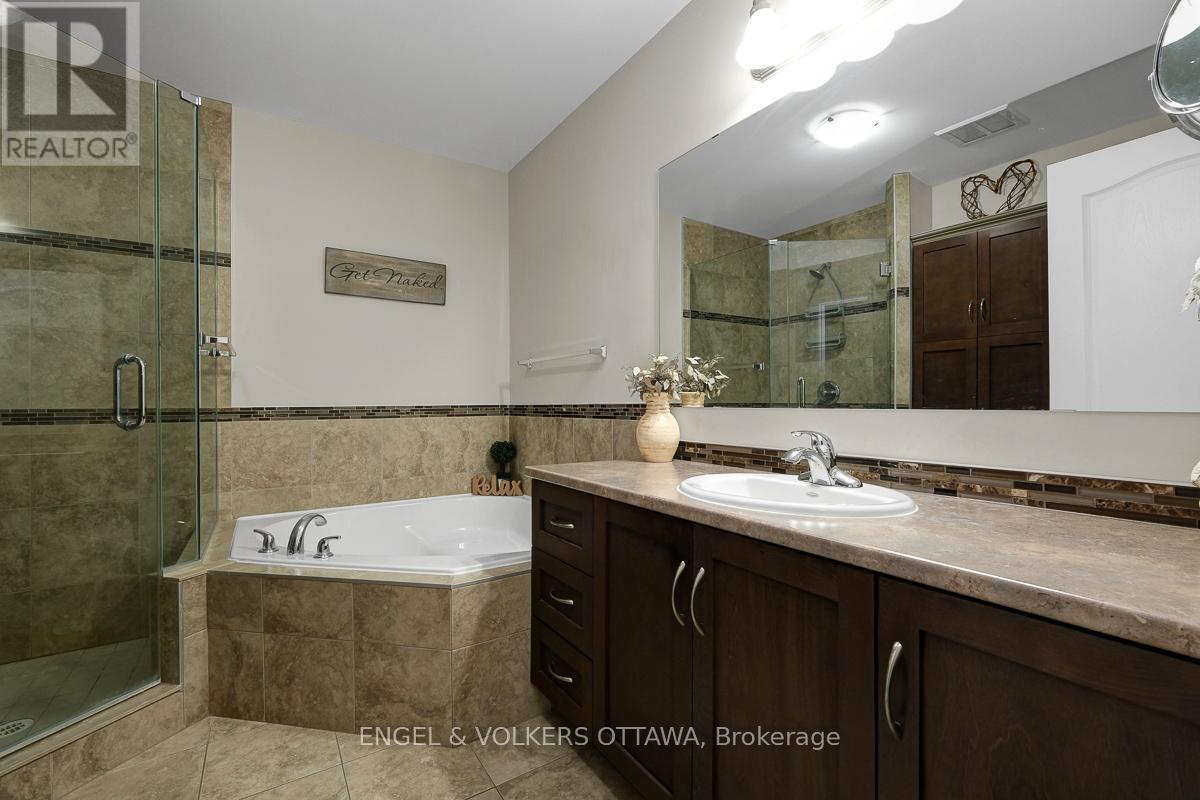 #202 38 CHARLES STREET - 26