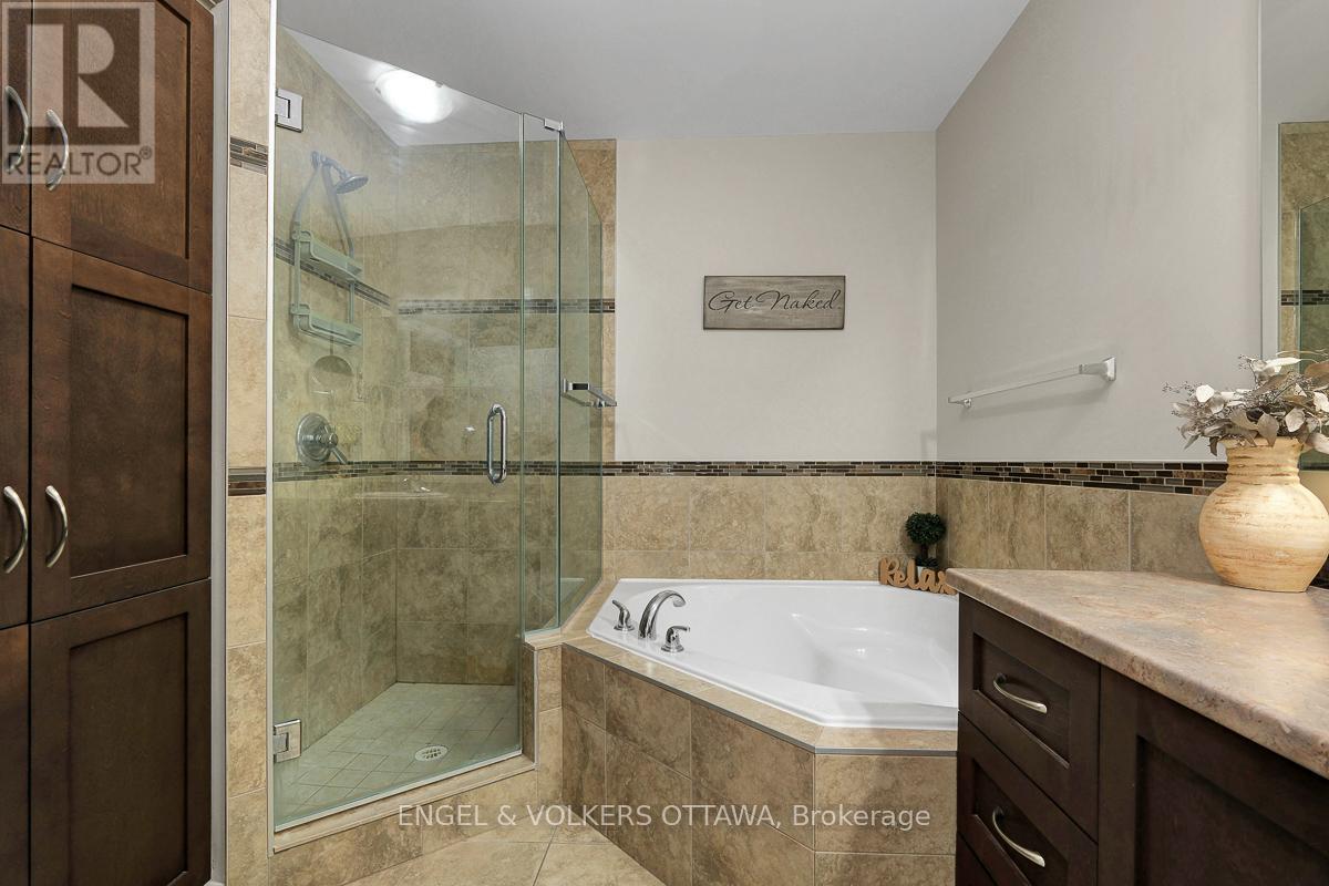 #202 38 CHARLES STREET - 27