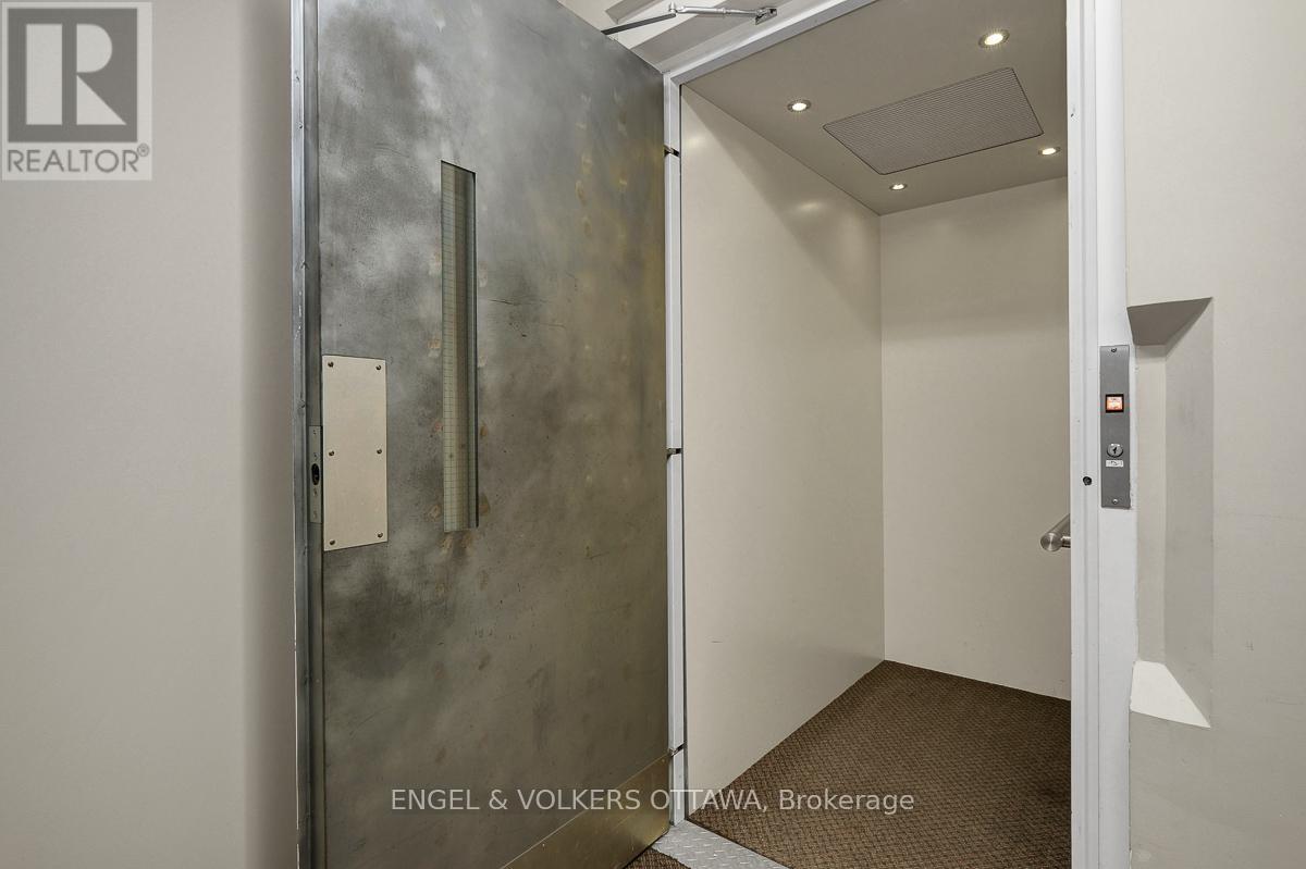 #202 38 CHARLES STREET - 31