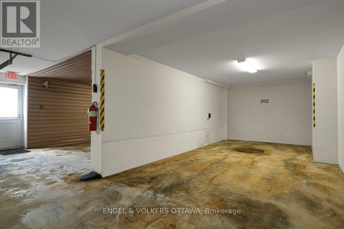 #202 38 CHARLES STREET - 33