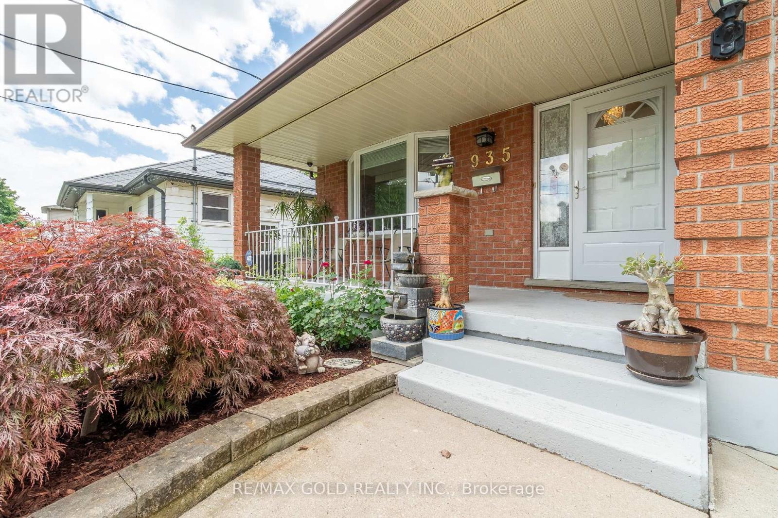 935 WILLOW DRIVE - 2