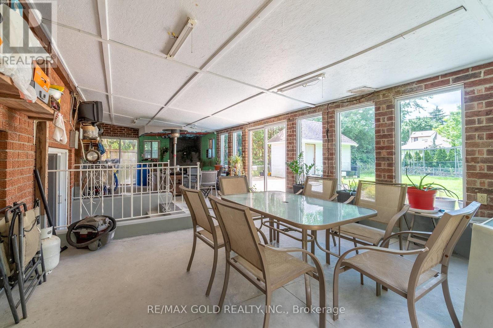 935 WILLOW DRIVE - 34