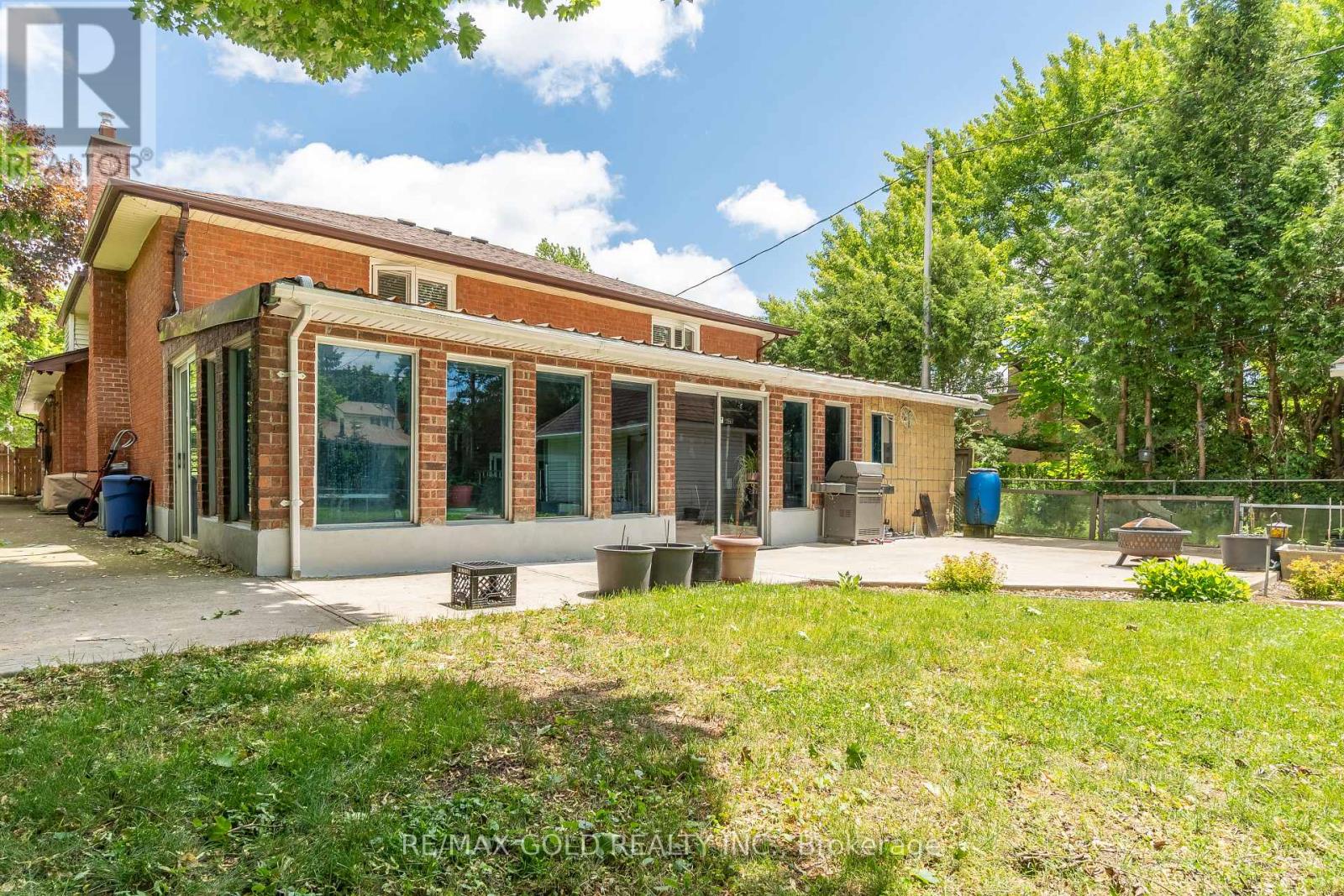 935 WILLOW DRIVE - 36