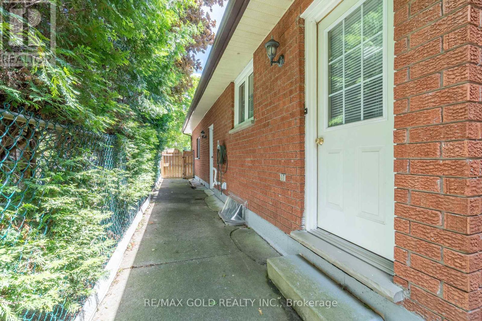 935 WILLOW DRIVE - 38
