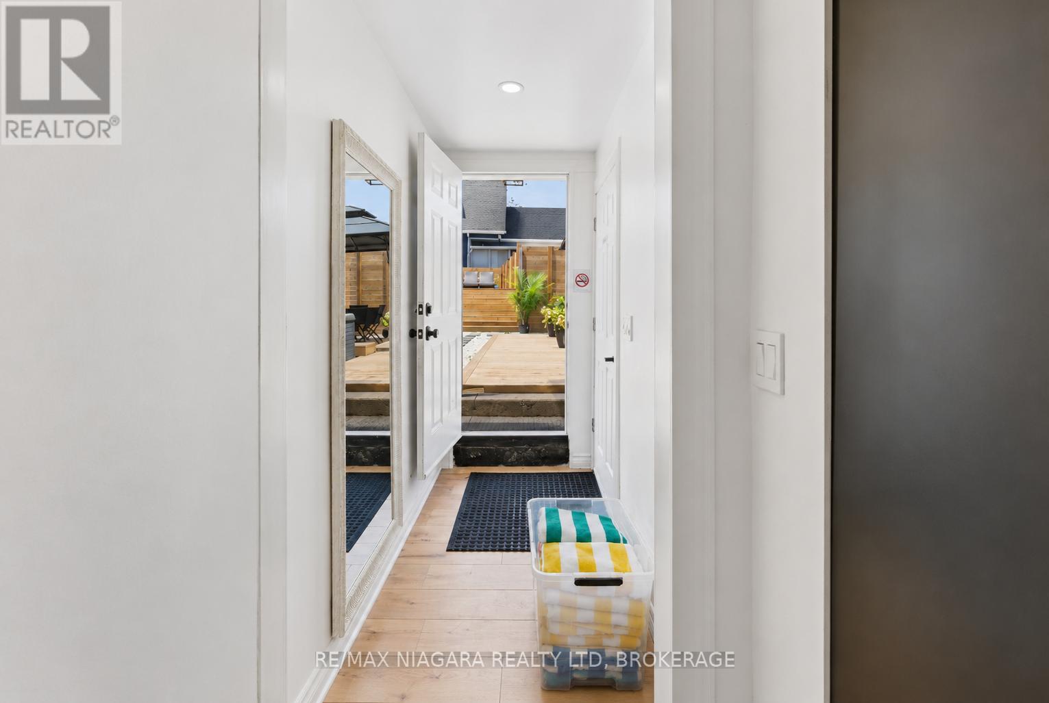 6043 MAIN STREET - 18