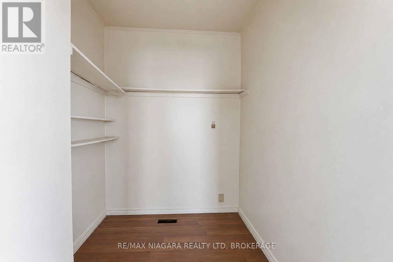 6043 MAIN STREET - 33