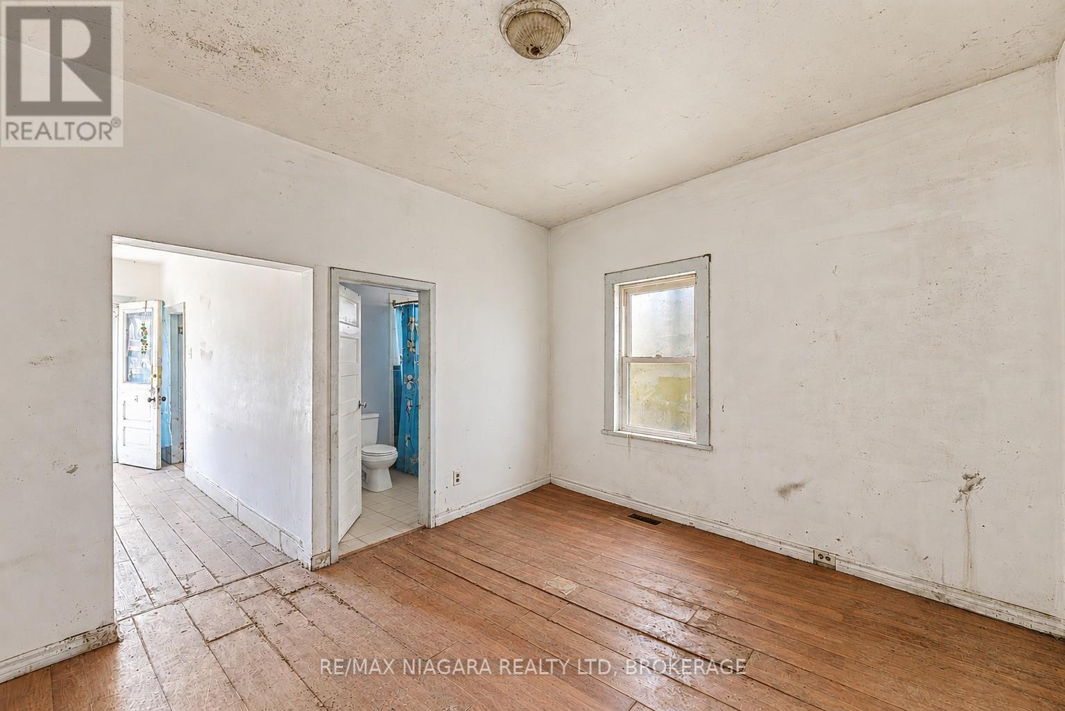 6043 MAIN STREET - 34
