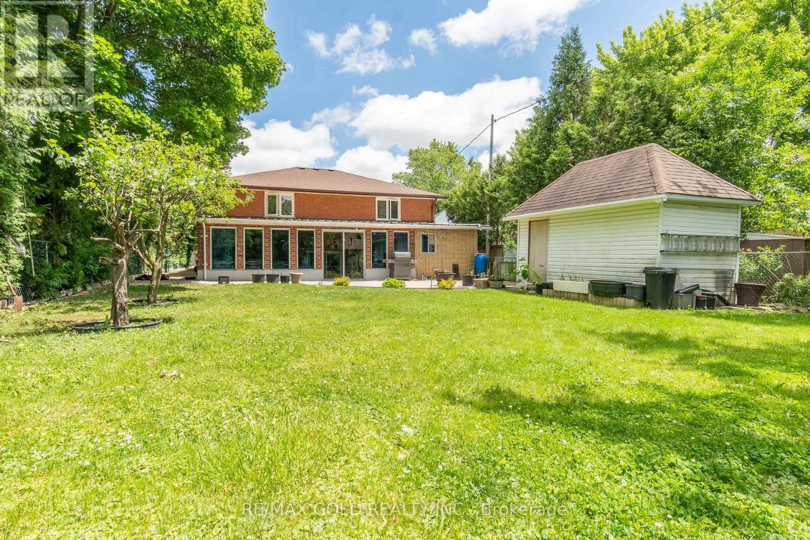 935 WILLOW DRIVE - 37