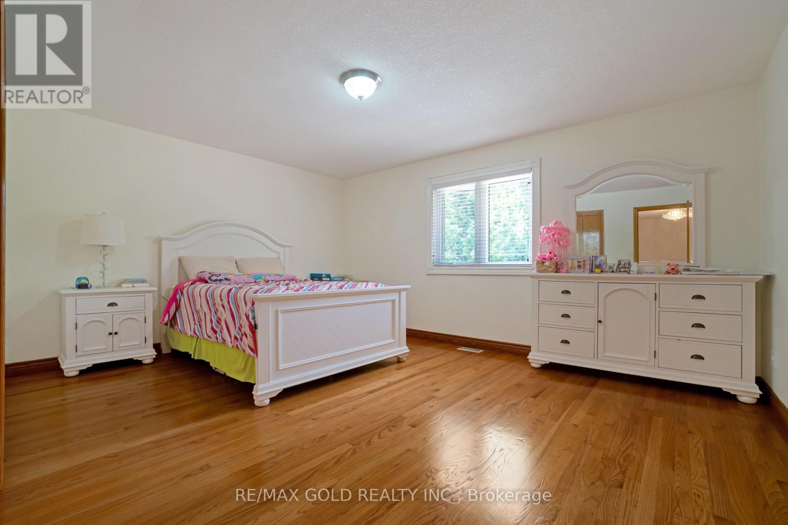 935 WILLOW DRIVE - 19