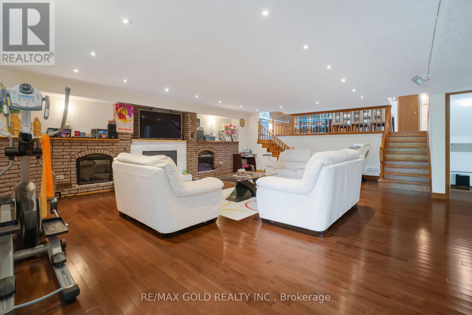 935 WILLOW DRIVE - 22