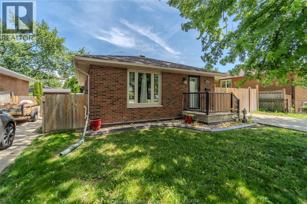 2522 Armstrong AVENUE - 3