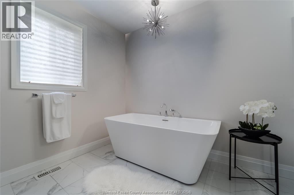 34 Noble COURT - 16