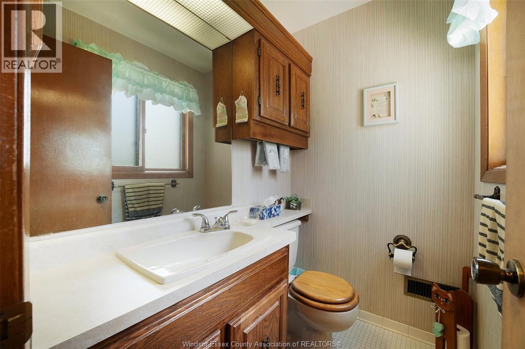 4675 HURON CHURCH LINE - 14