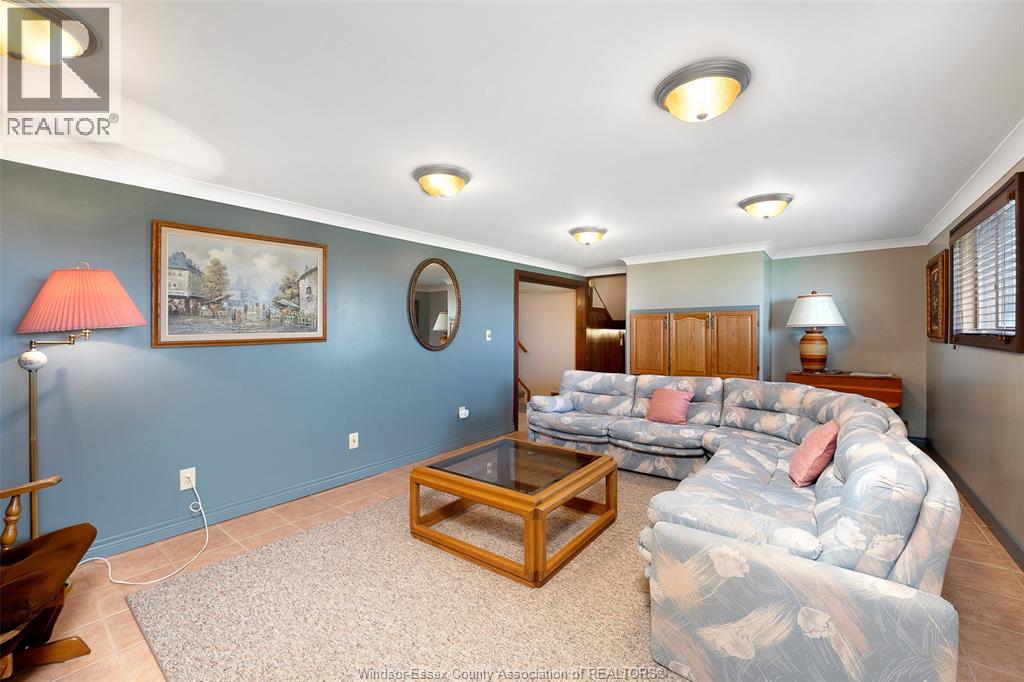 4675 HURON CHURCH LINE - 22