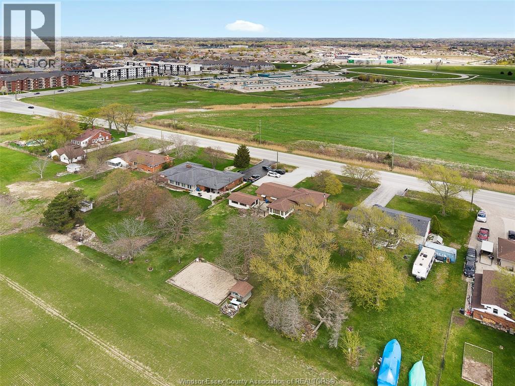 4675 HURON CHURCH LINE - 38