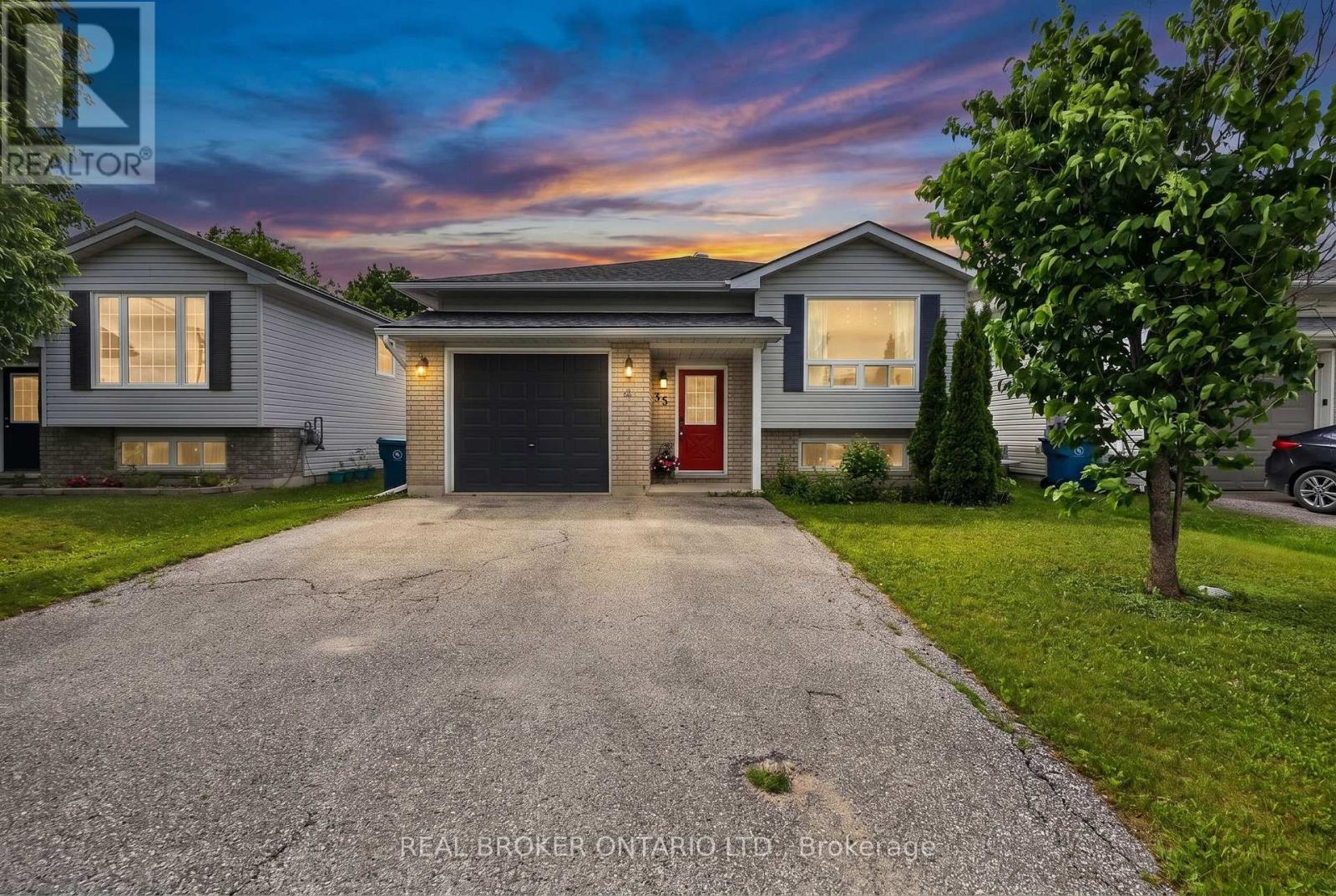 35 COURTNEY CRESCENT - 1