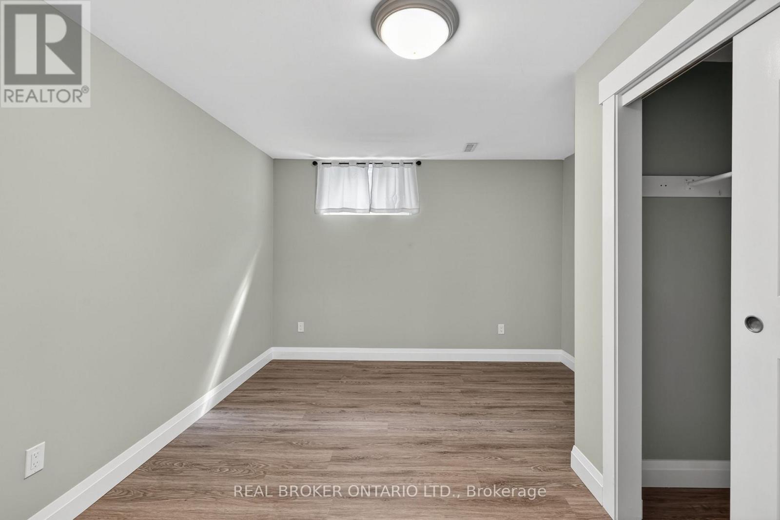 35 COURTNEY CRESCENT - 19