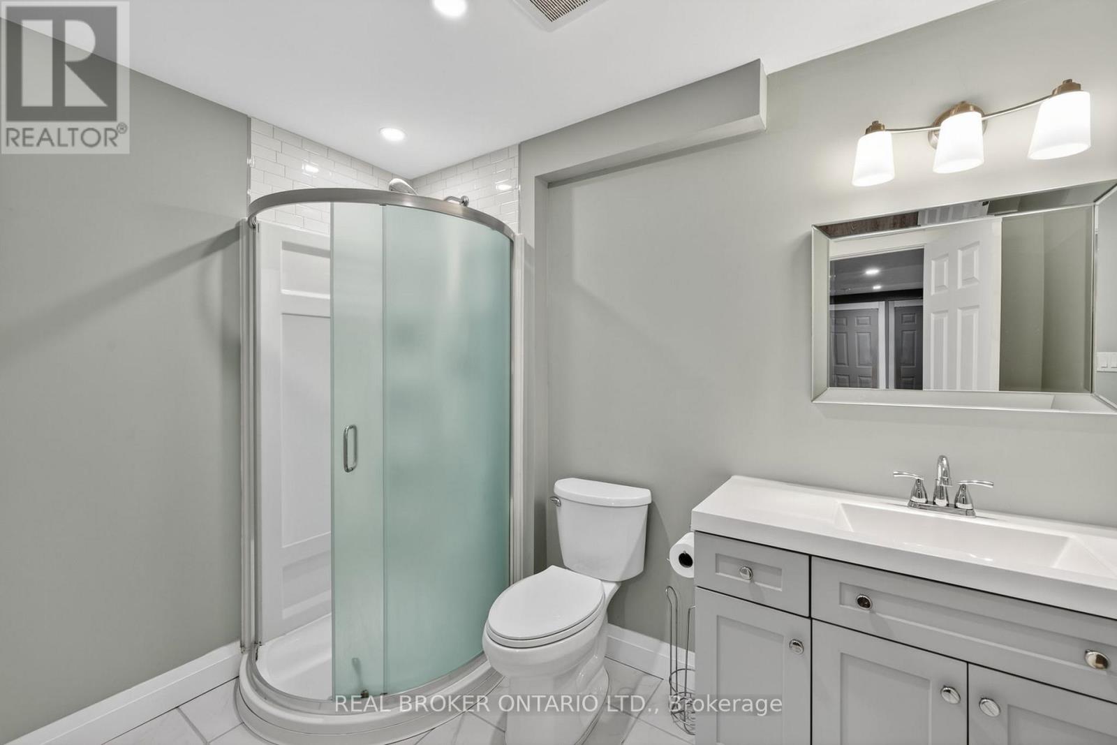 35 COURTNEY CRESCENT - 23