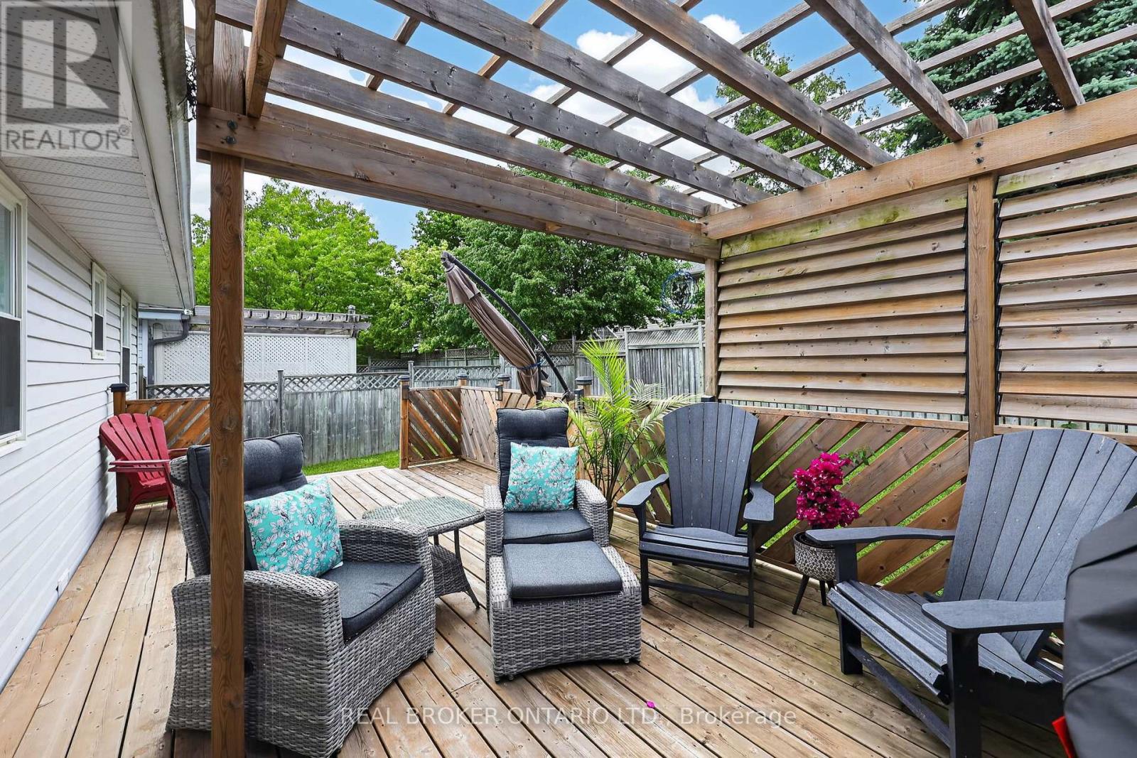 35 COURTNEY CRESCENT - 26