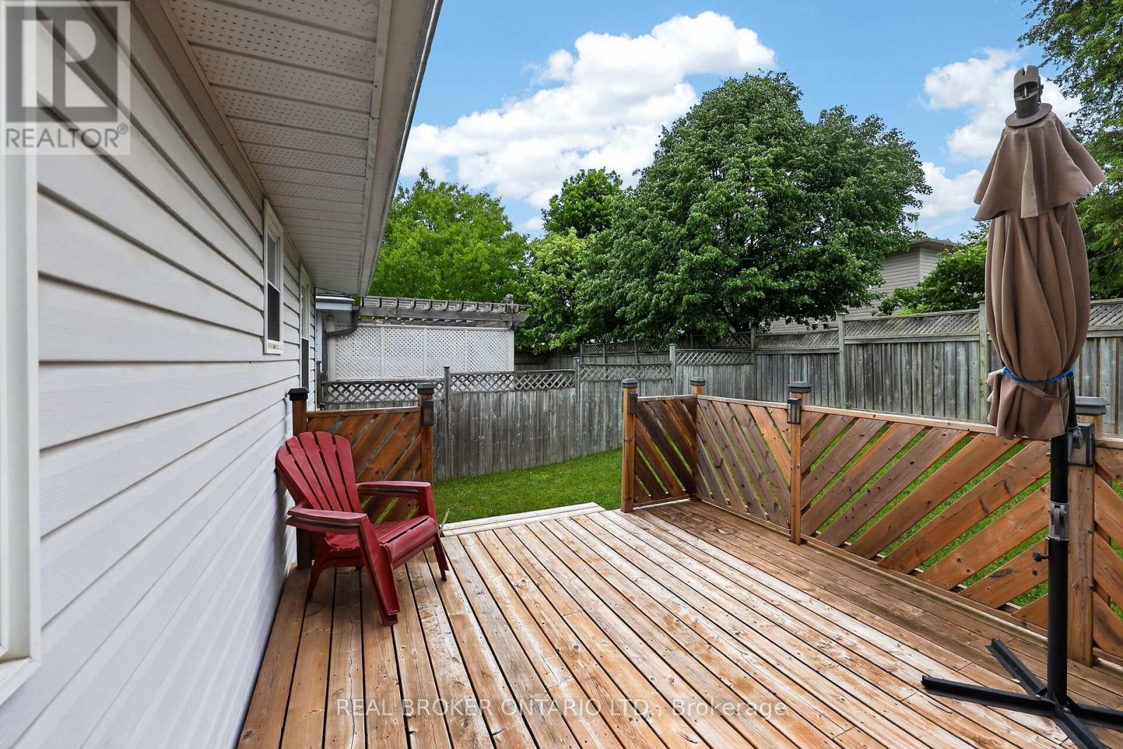 35 COURTNEY CRESCENT - 27