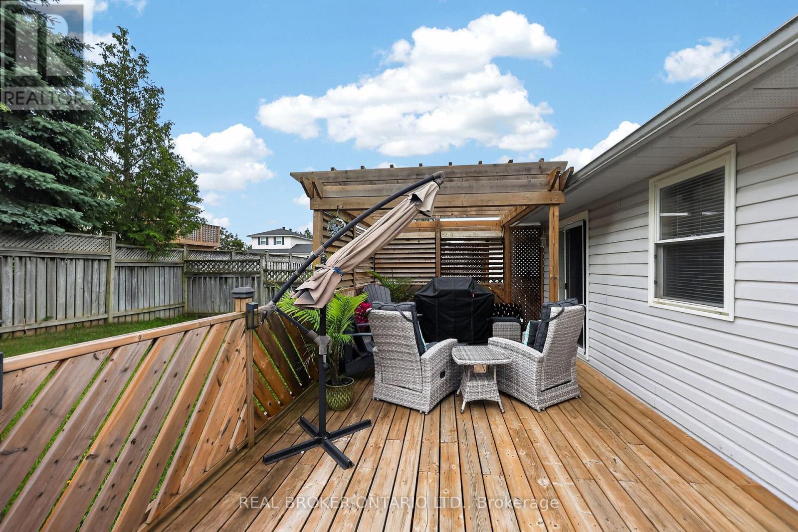 35 COURTNEY CRESCENT - 28