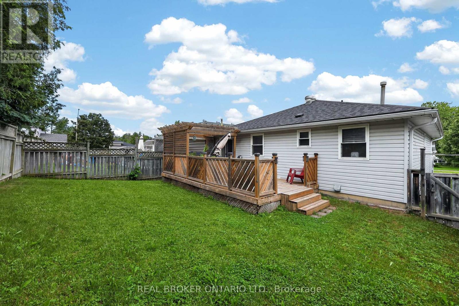 35 COURTNEY CRESCENT - 29