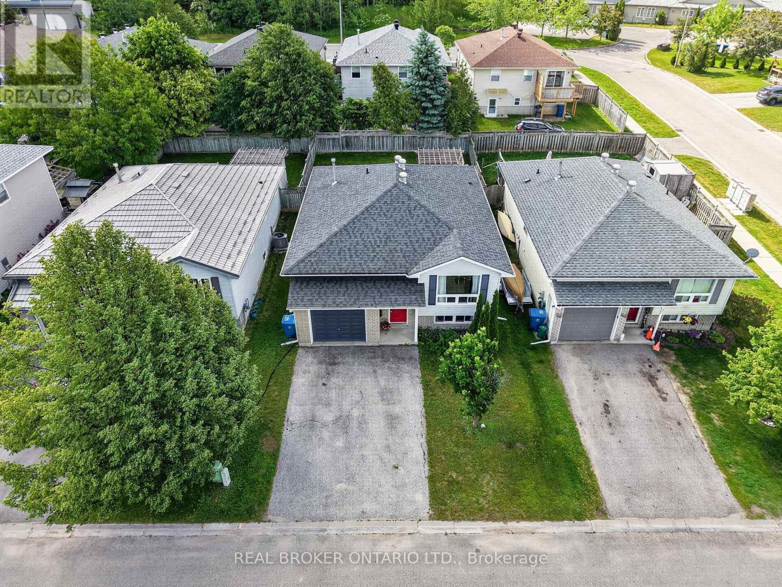 35 COURTNEY CRESCENT - 31