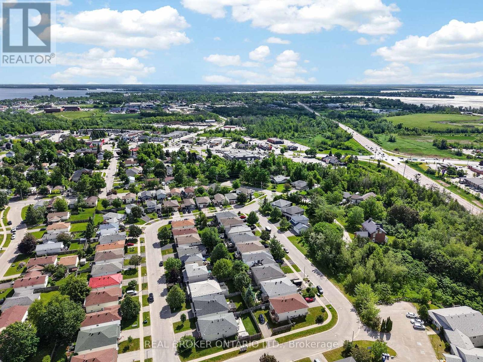35 COURTNEY CRESCENT - 33
