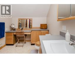 279 Lark Road, Gibsons, BC V0N1V4 Photo 20