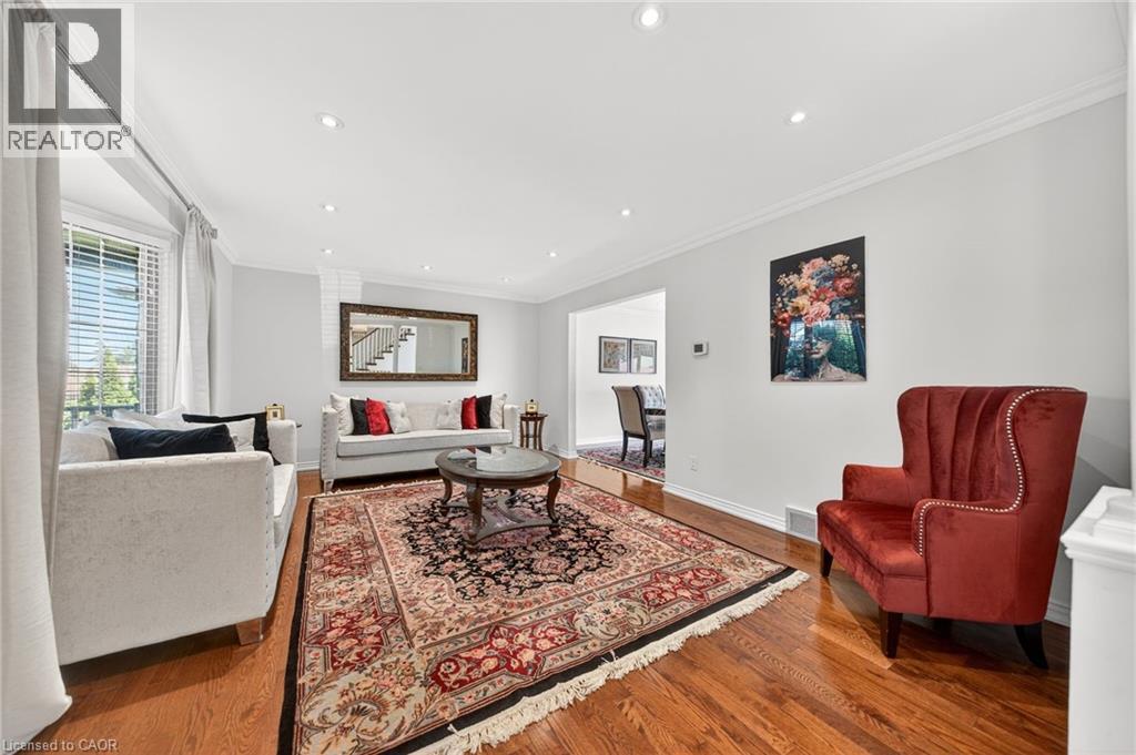 5 MAYS Crescent - 10