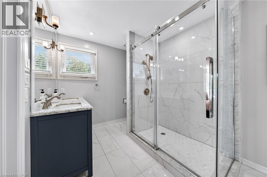5 MAYS Crescent - 30